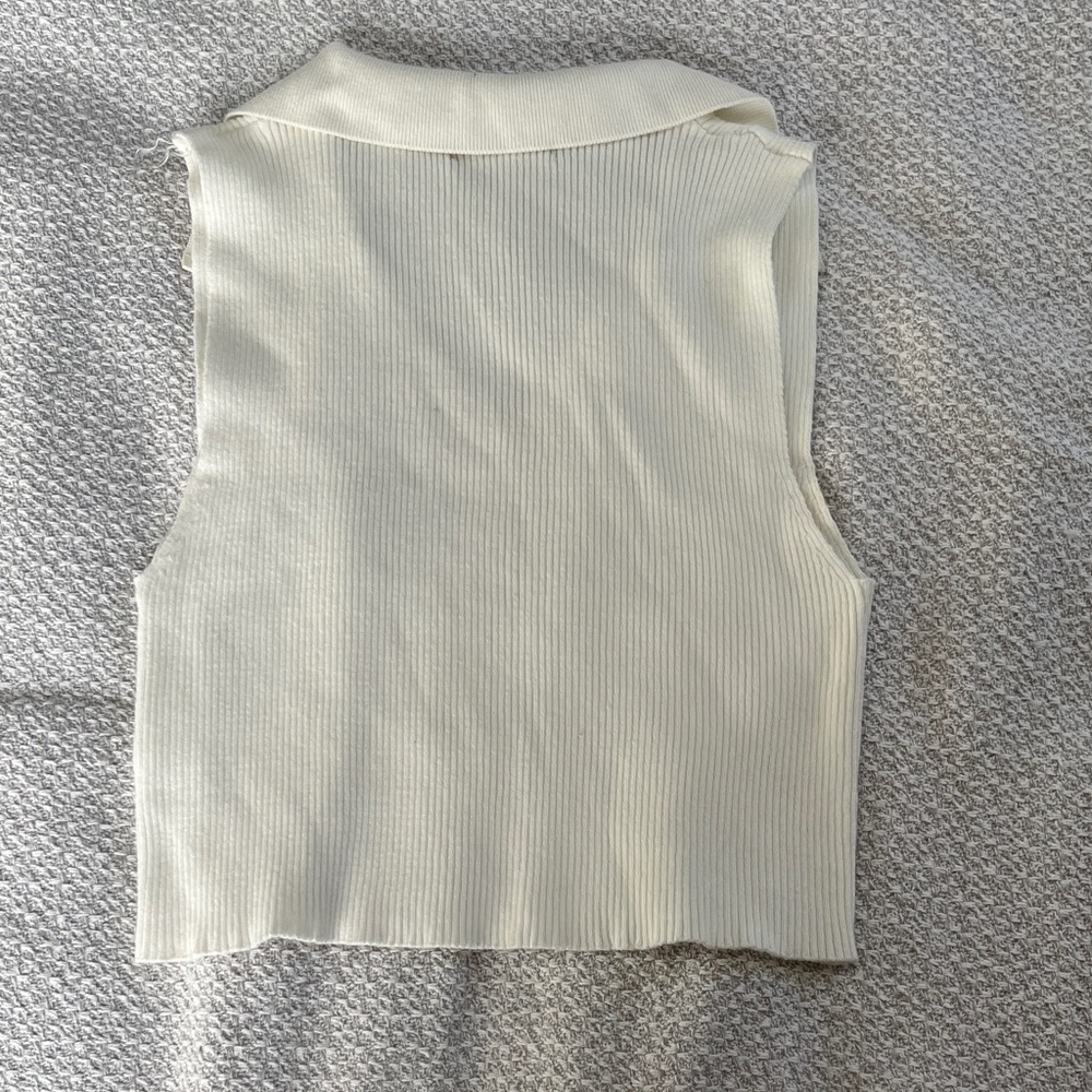 Glassons Ivory Ribbed V-Neck Cropped Tank Top - Picture 3 of 3
